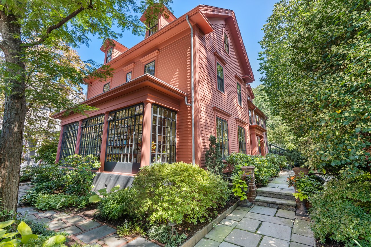  18 Ash Street, Cambridge, MA 02138