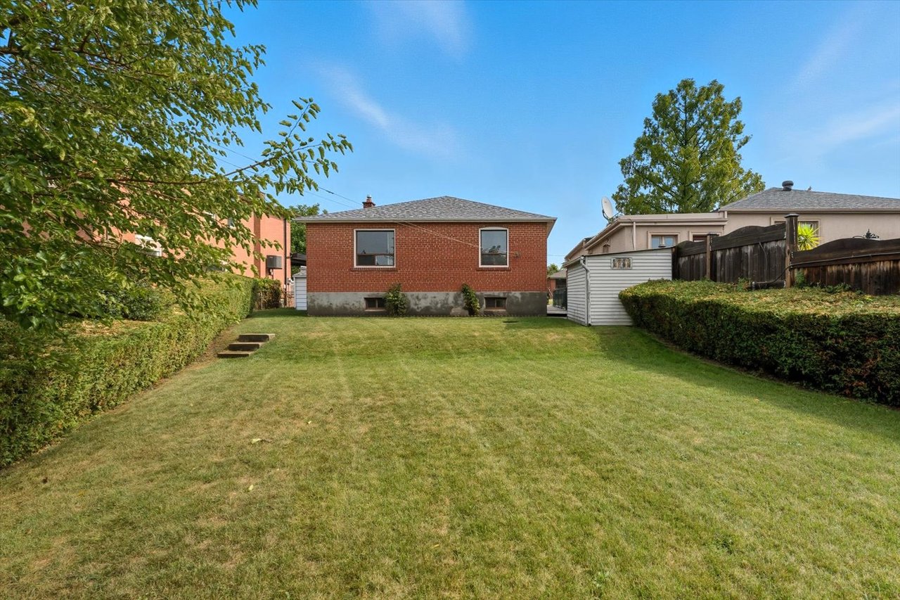 6 Berryton Ave