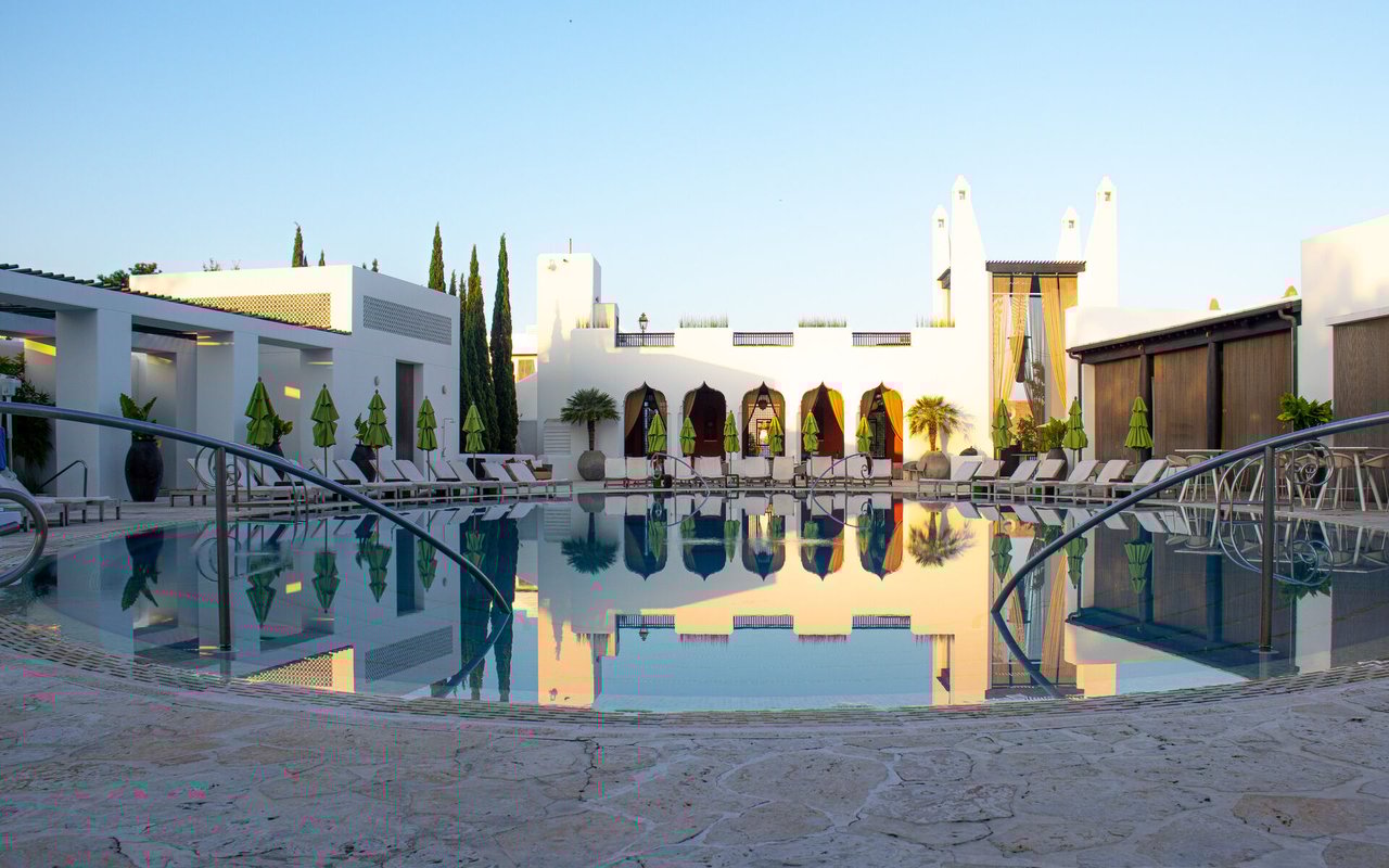 Bradenton Homes with 4 Car Garage Garage Description