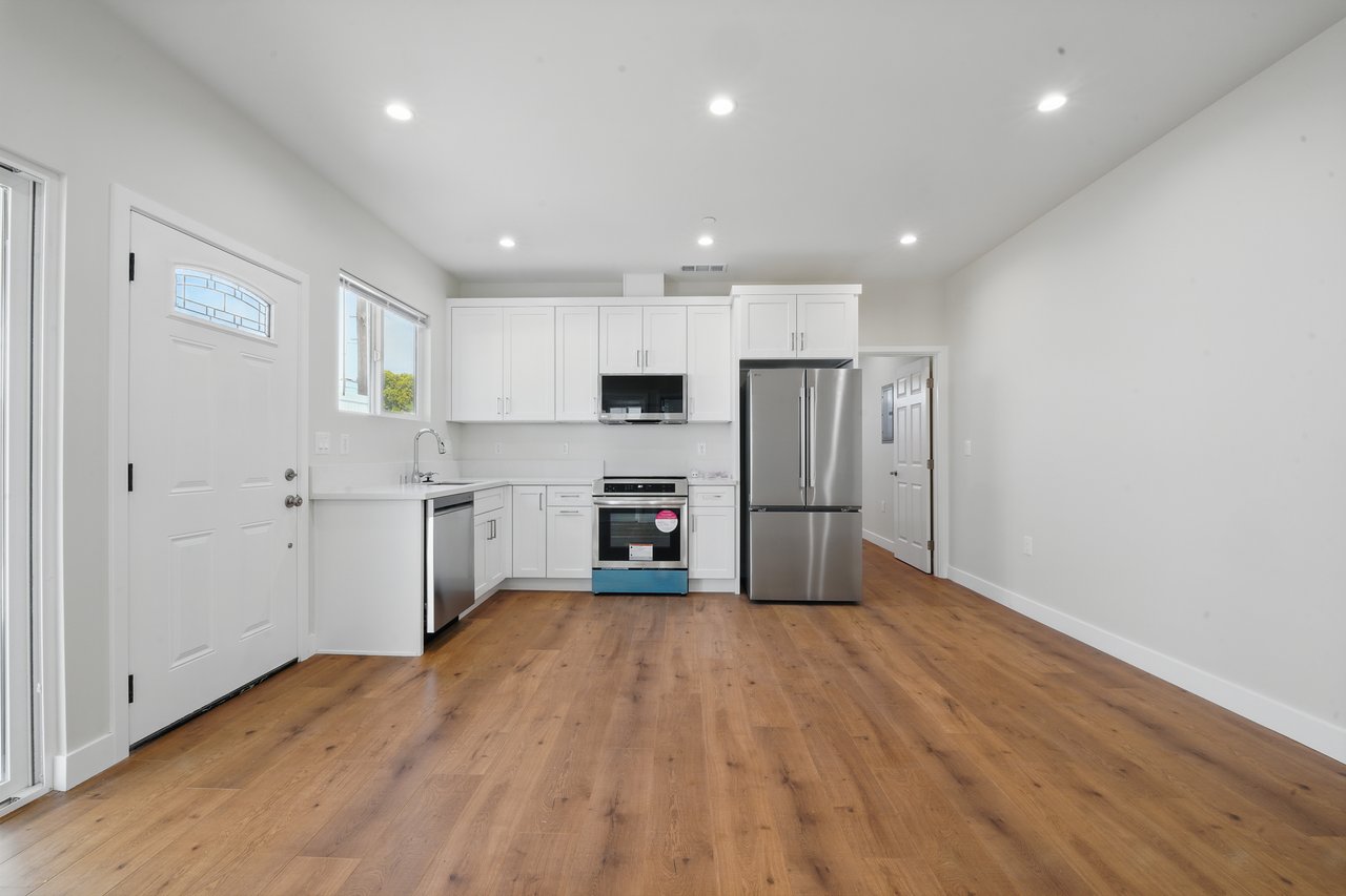 4 Units in North Hollywood