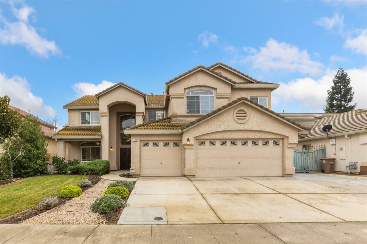 8728 Morning Glory Way