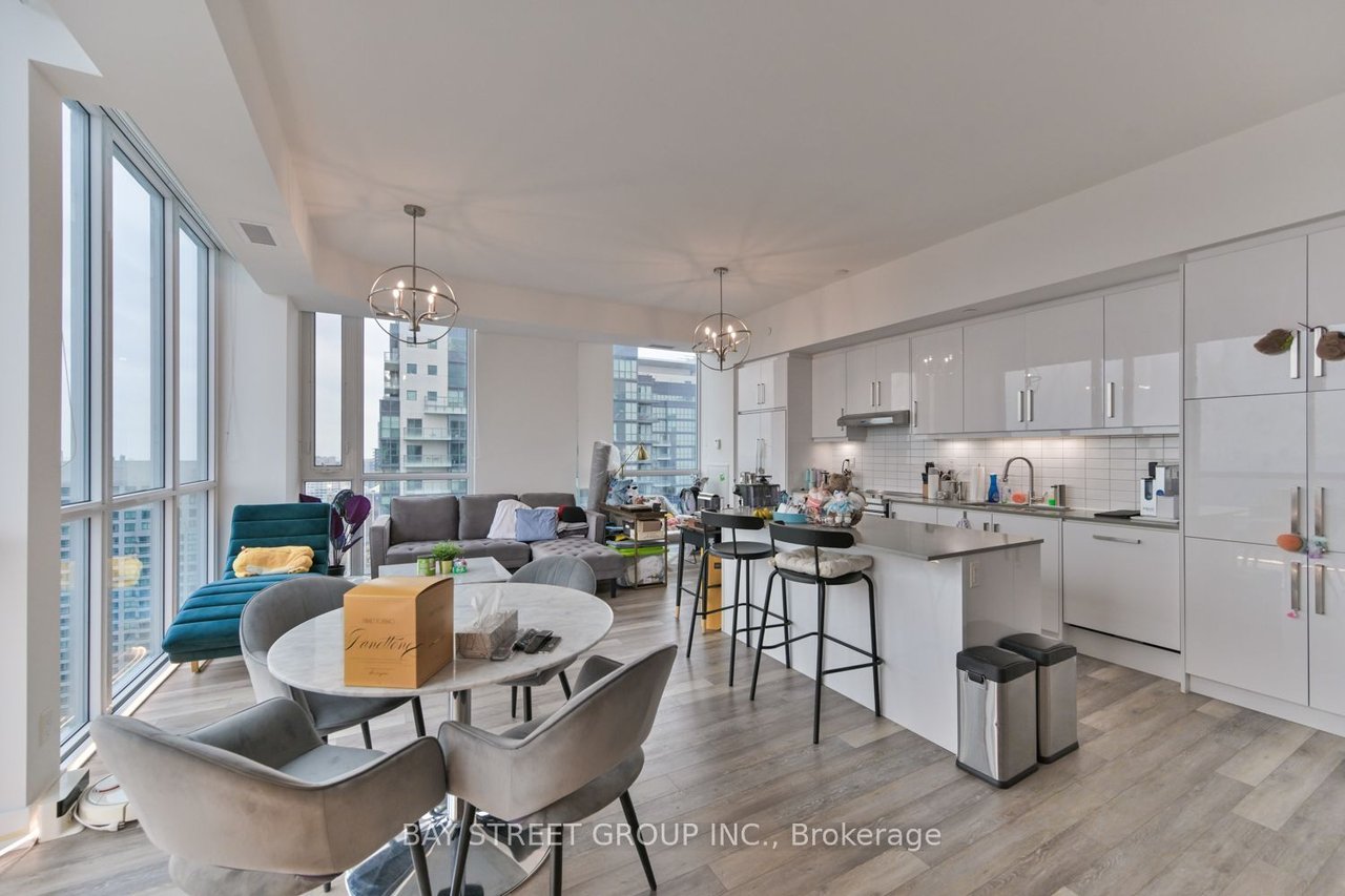 PENTHOUSE IN THE HEART OF NORTH YORK