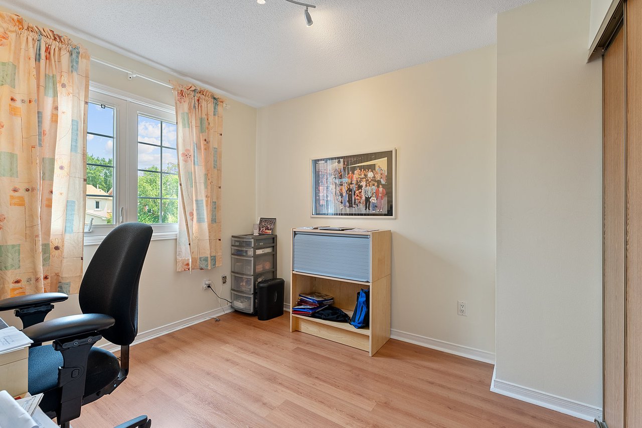 28 Thornway Ave