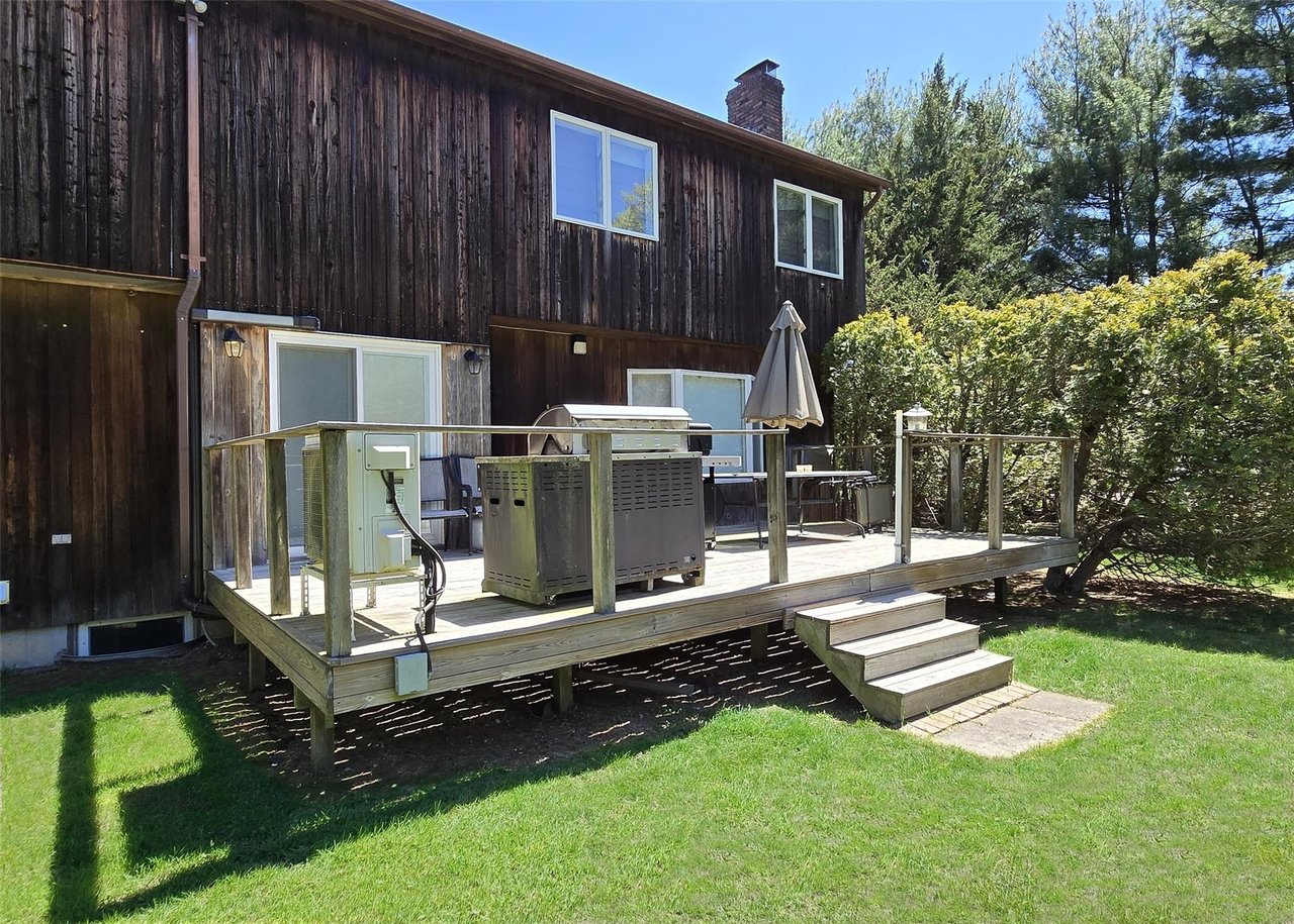 220 Bellport Ave