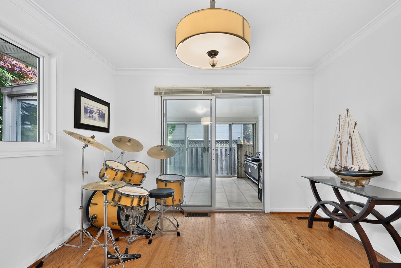 975 Cresthampton Lane