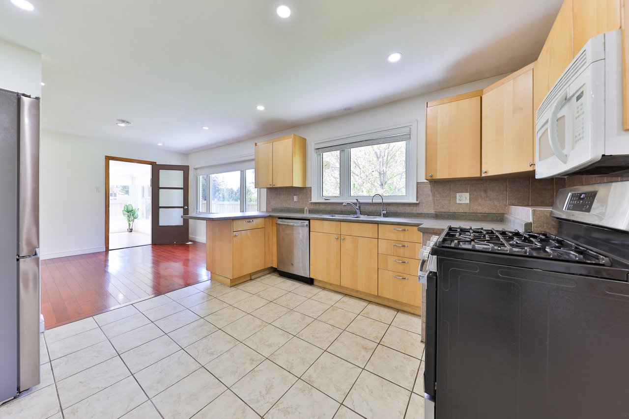 425 Plains Road W, Burlington