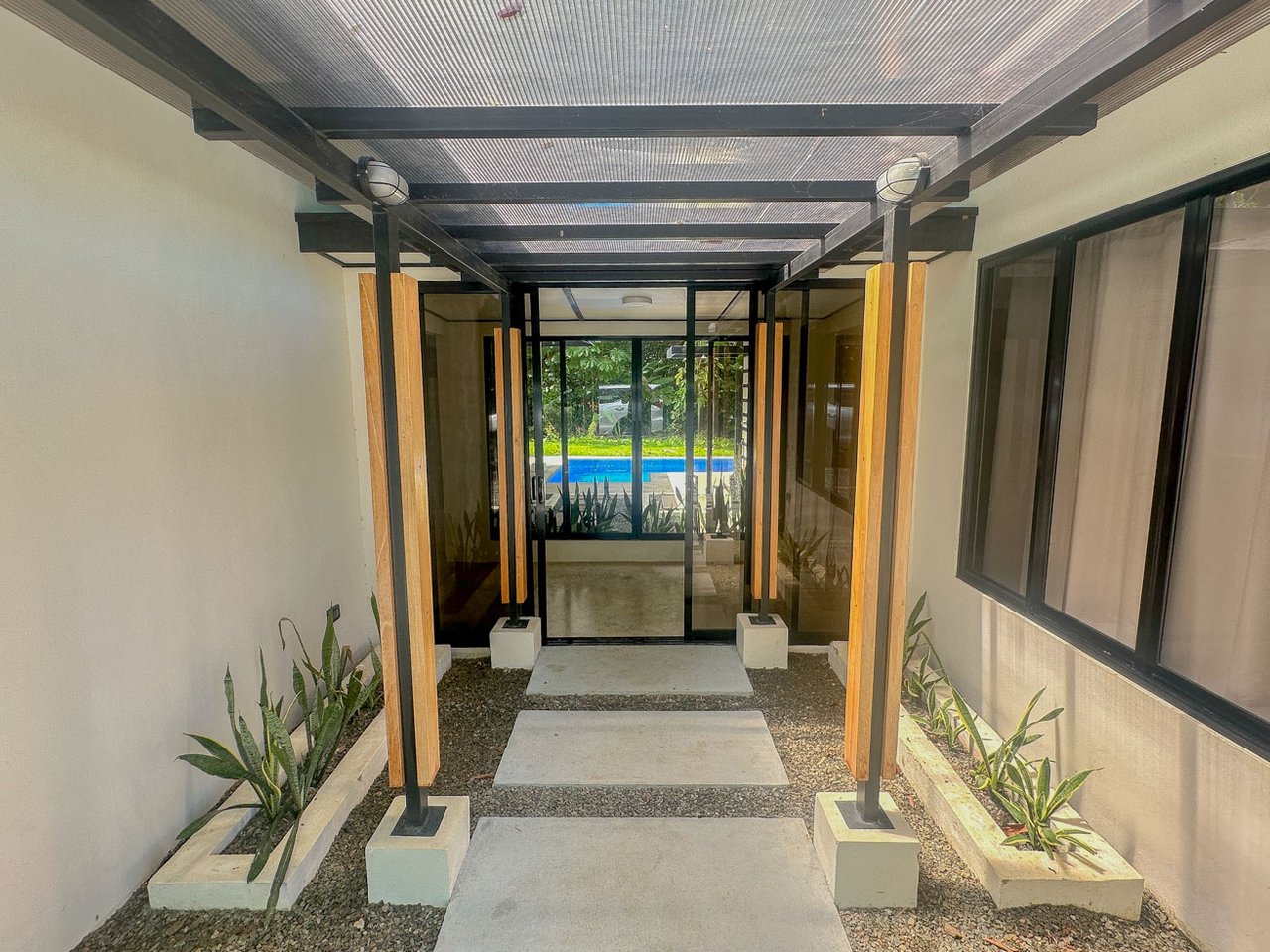 Rainforest Home with River, Jungle Trails & Pool in Ojochal