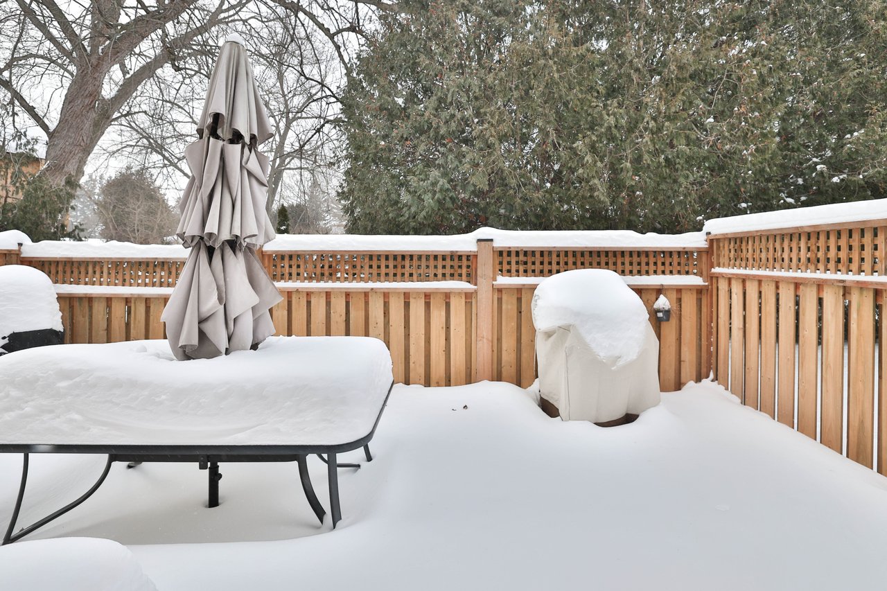 5255 Lakeshore Road 7