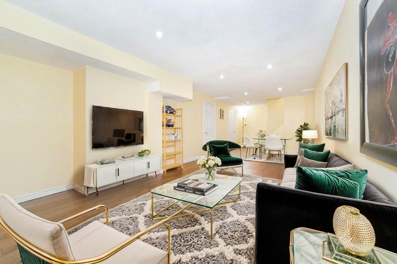 8 Queensway Drive