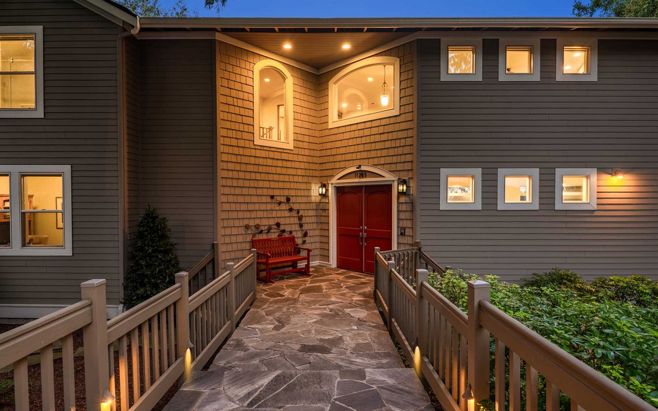 Welcome Home to Maple Point in The Kirkland Highlands