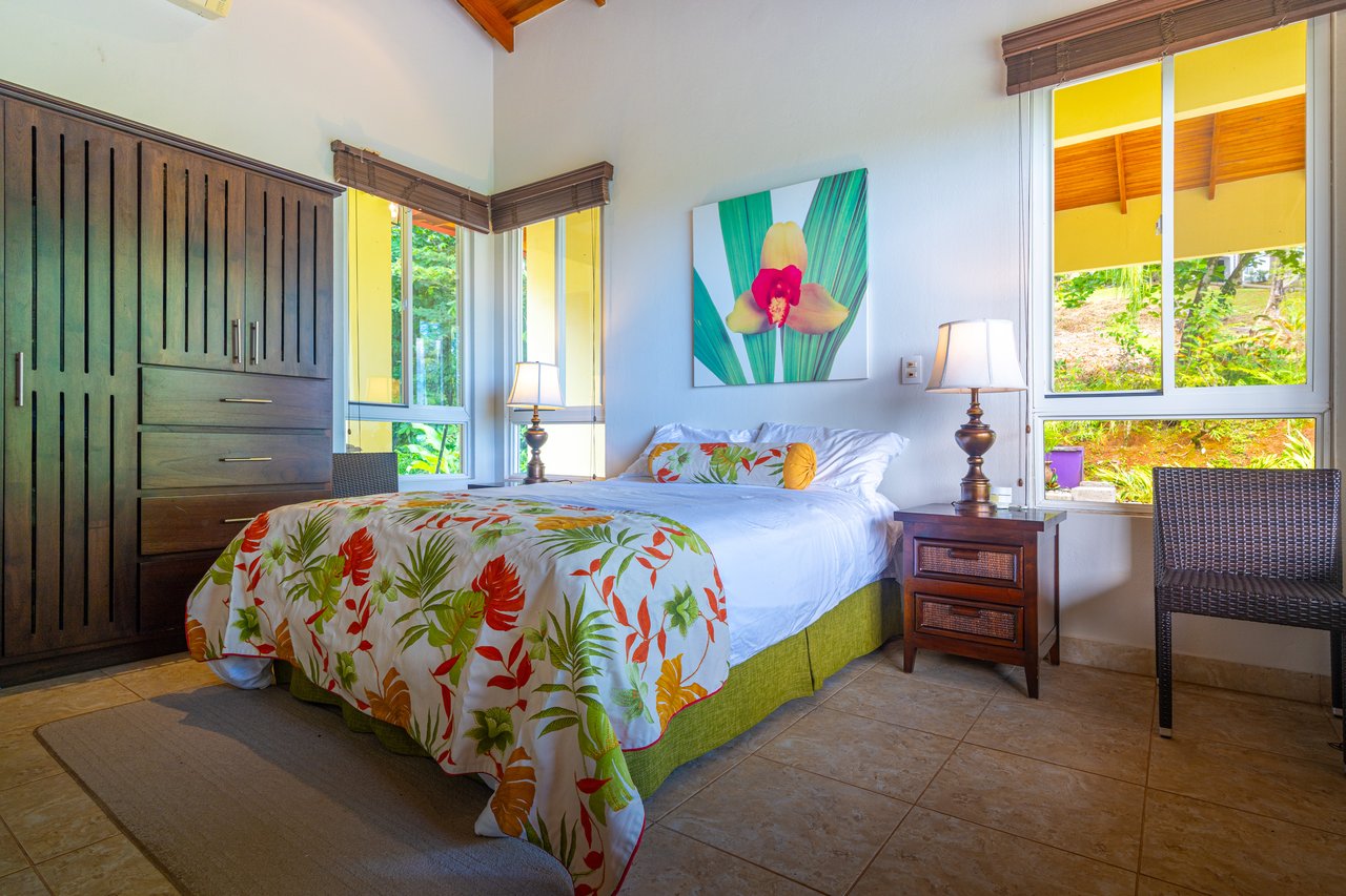 Casa de Orquideas - Mountains, Ocean and Jungle with Privacy In Gated Community, Ojochal