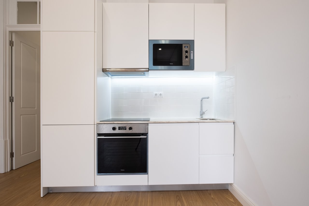 Loft for Rent in Restored Building in the Heart of Porto