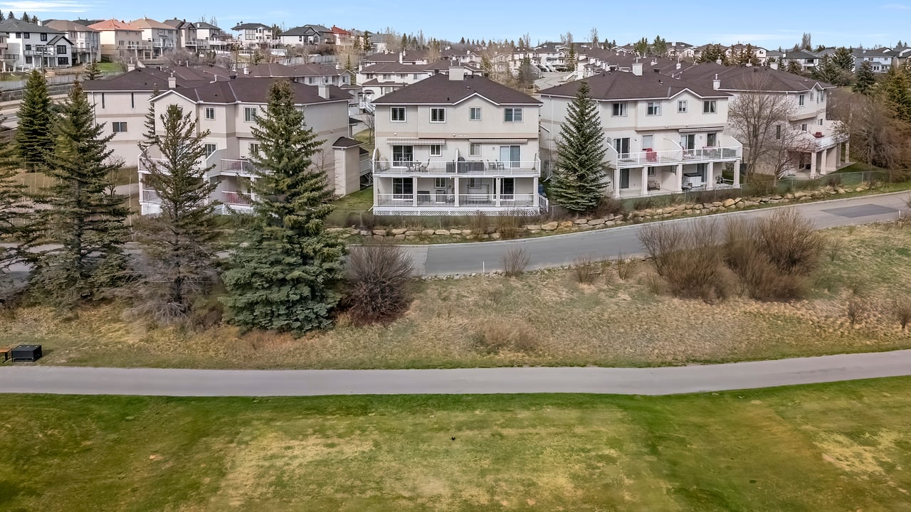 139 Country Hills Gardens NW