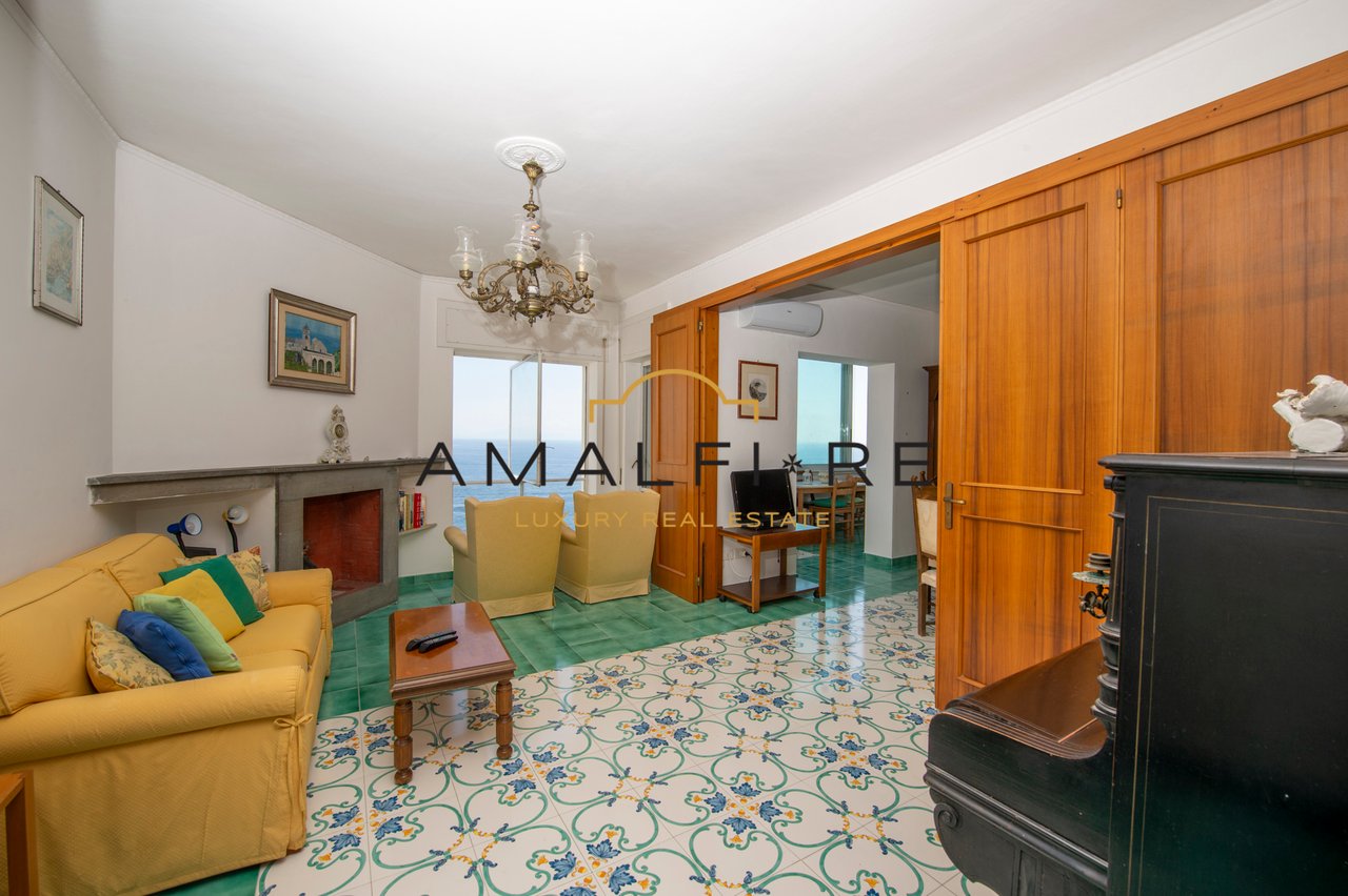 Amalfi Seafront Apartment