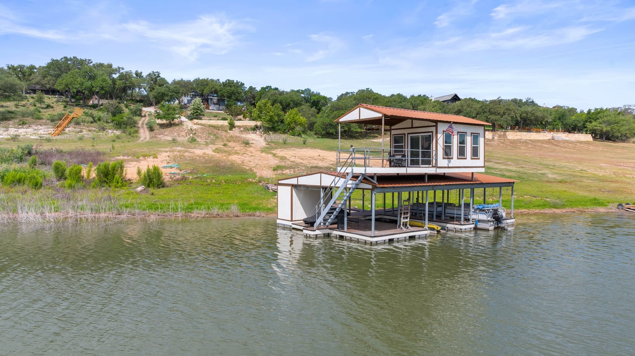 907 Lake Shore Dr.