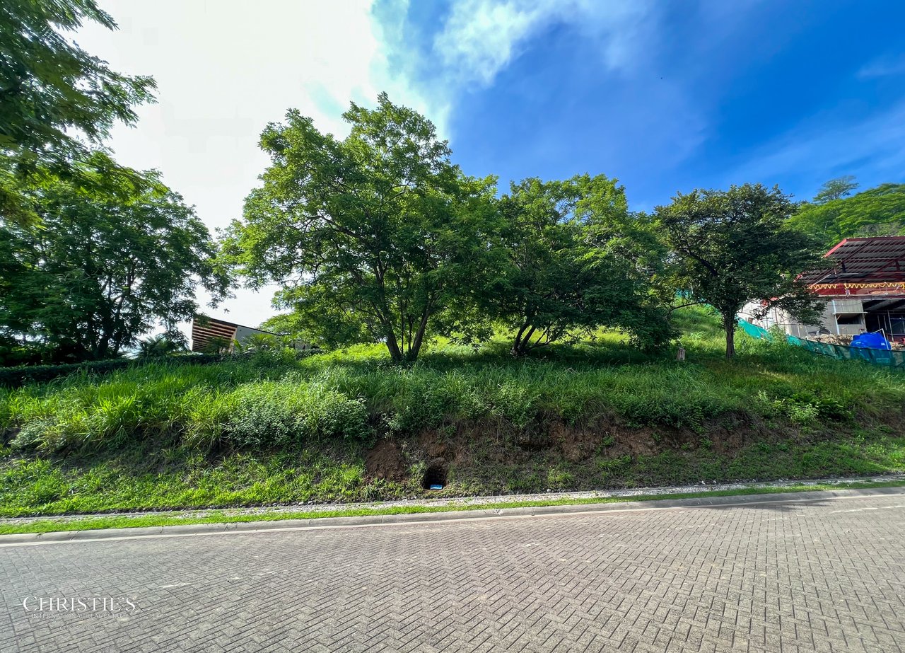 Casa Solreva | Tropical Luxury Living with Sweeping Panoramic Views