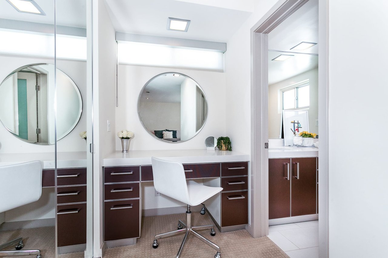 Beautiful Condo in Brentwood