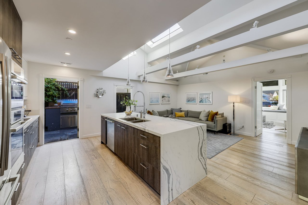 51 Mercury Ave