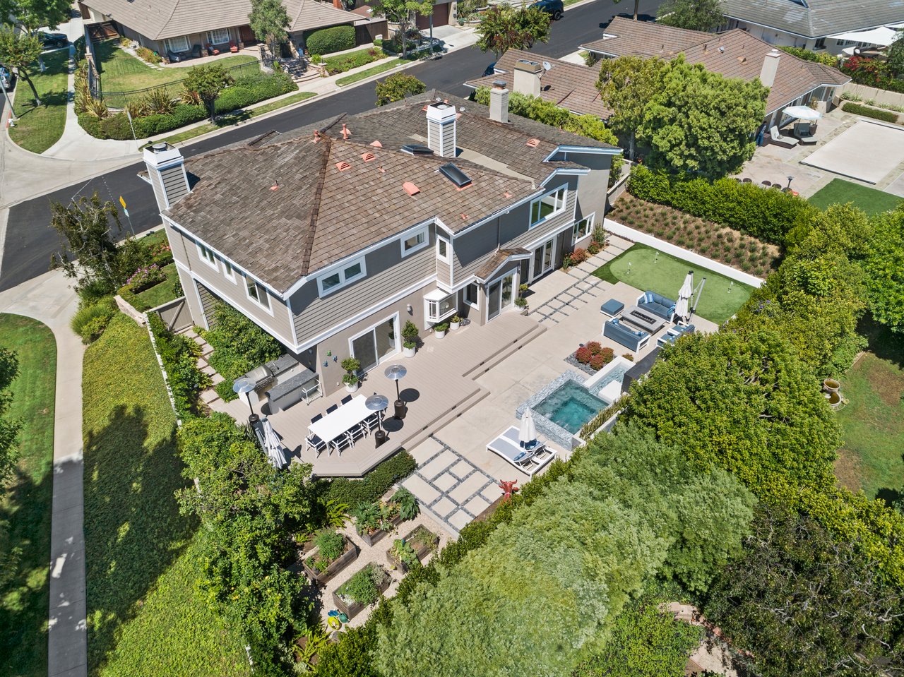 901 Aleppo St