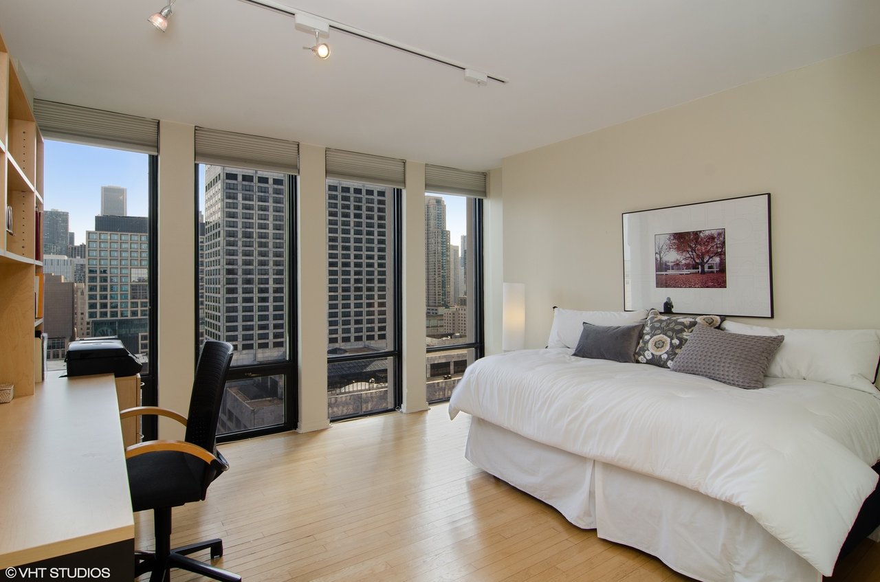 200 E Delaware Pl, #33F