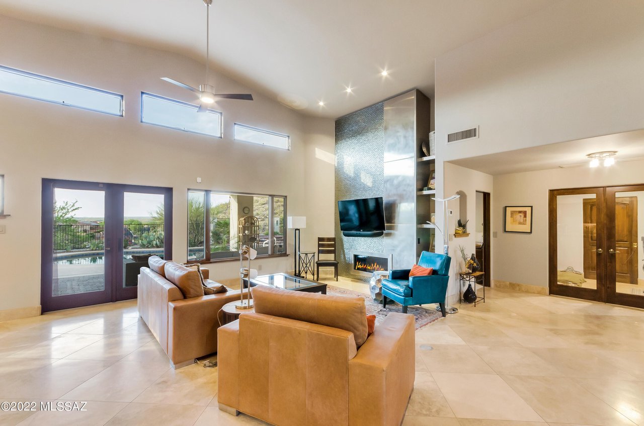 1931 E Buck Ridge Pl