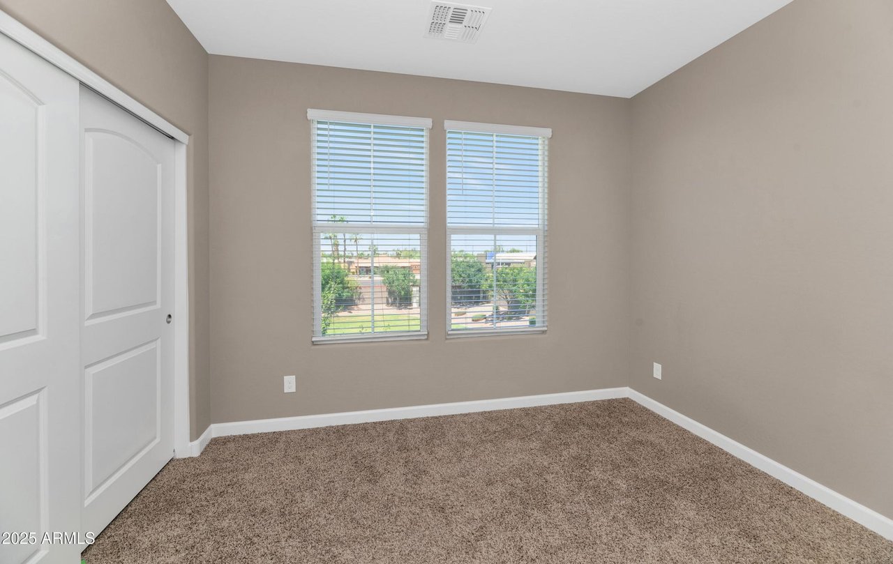 1255 N ARIZONA Avenue, 1251