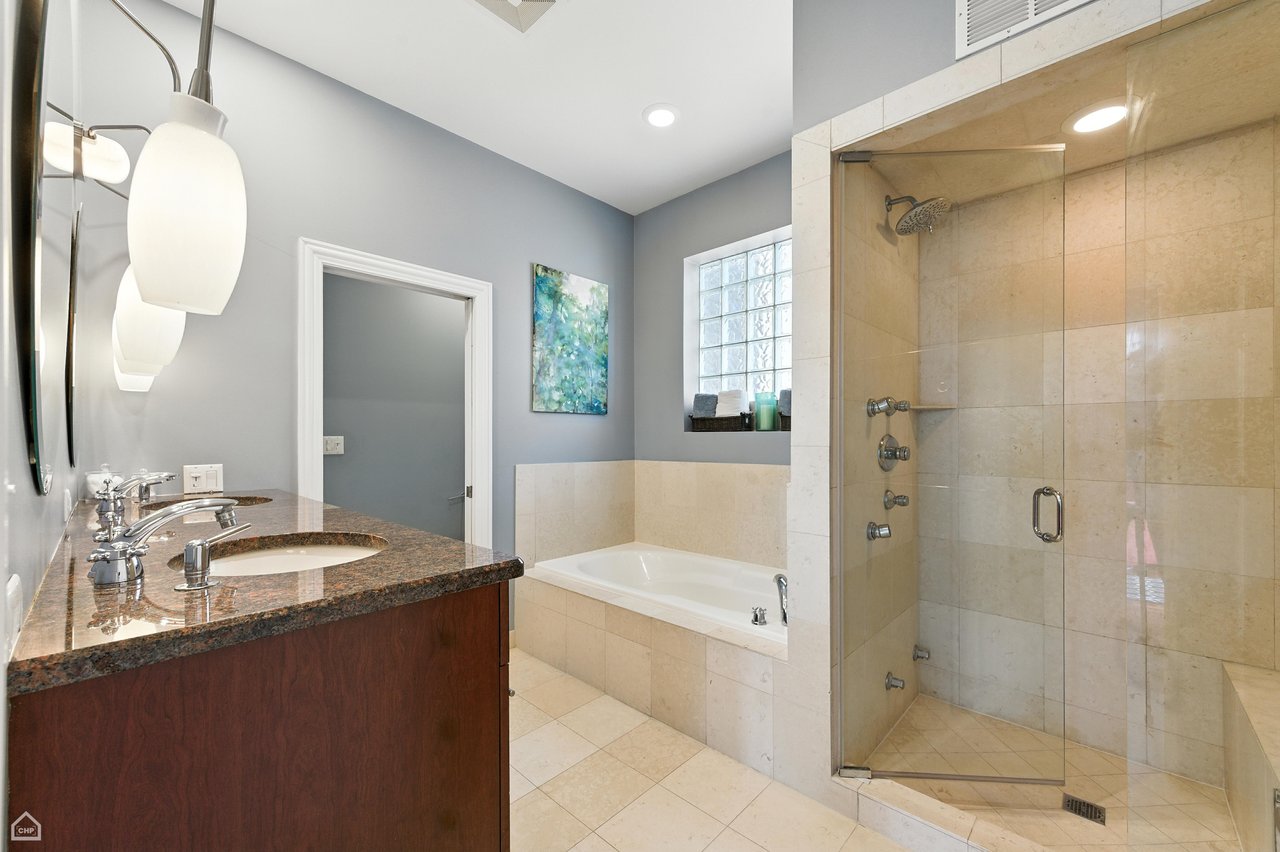 2343 W Montrose Avenue Unit: 101