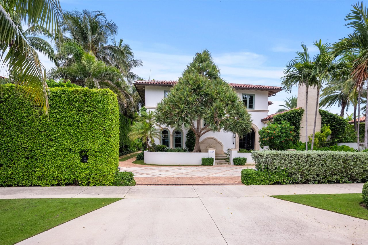 Picturesque Ocean Block Residence Near Town