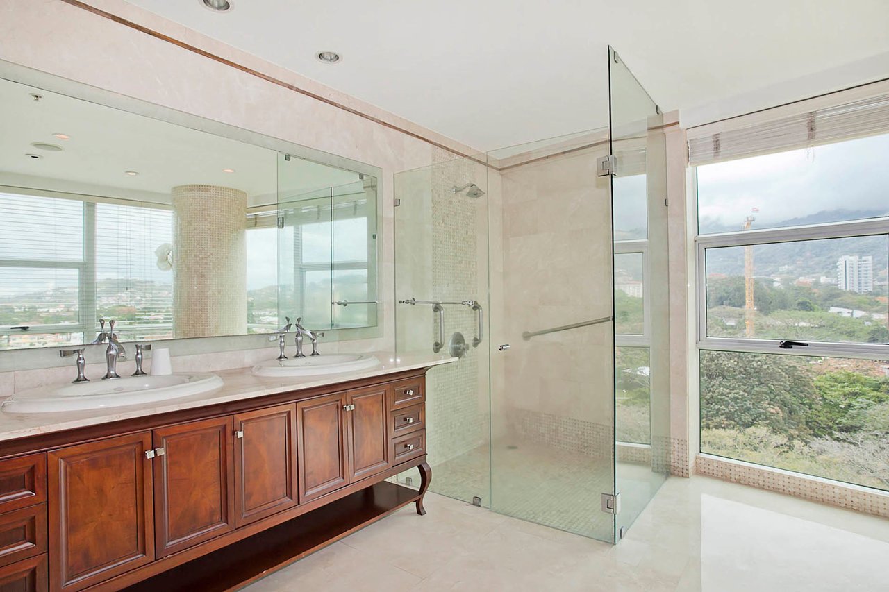 Classic Luxury View Condo, Escazu, San Jose
