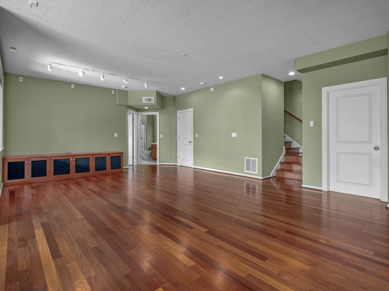 1815 NW ROSEFINCH LN