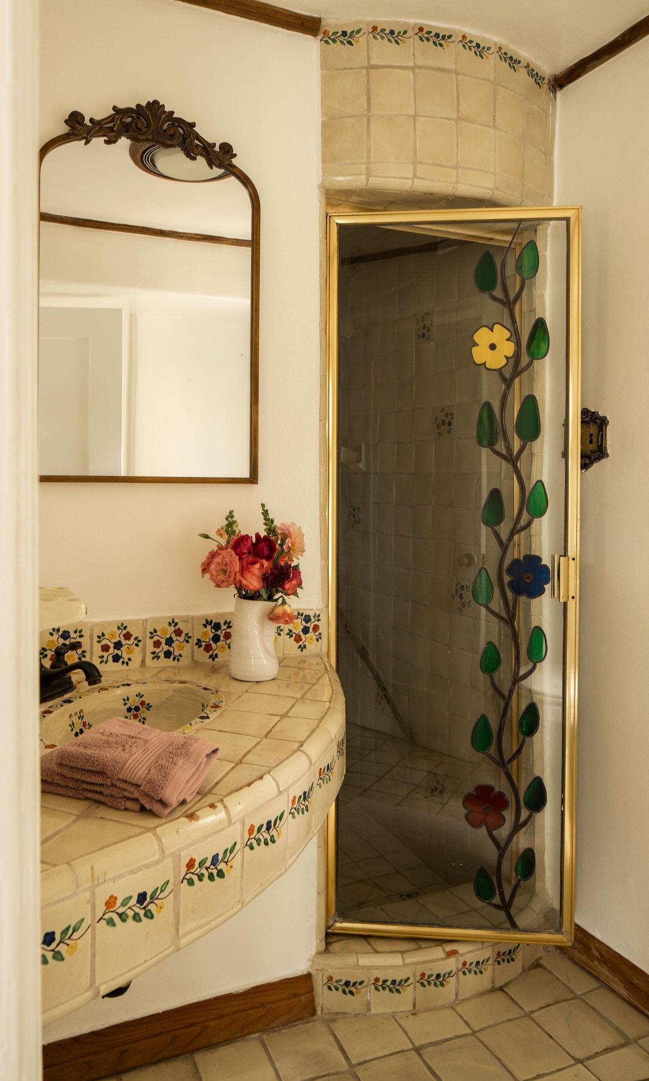 3346 N Knoll Dr, Hollywood Hills