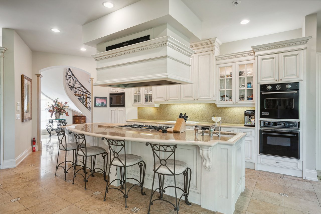 Prestigious Riverview Drive