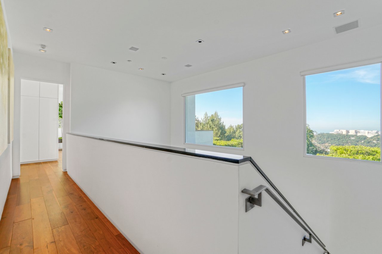 1116 Linda Flora Drive