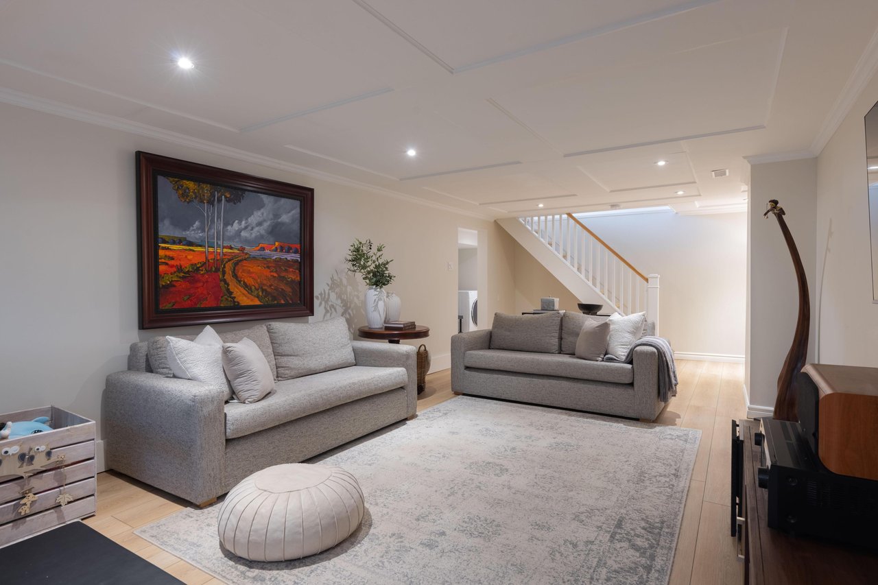 4456 Hawthorne Drive, Burlington, ON L7L 1G5