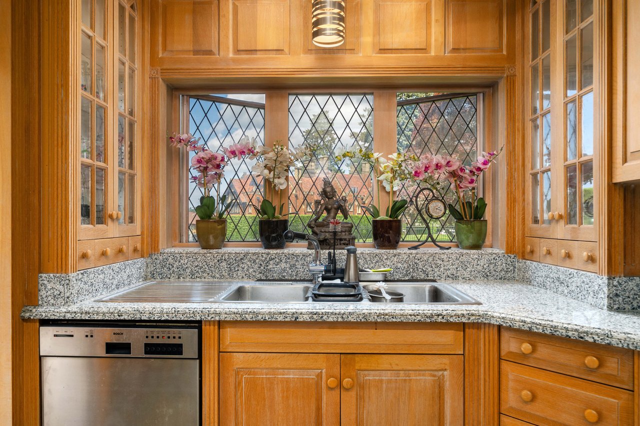 4 Thornewood Lane SW