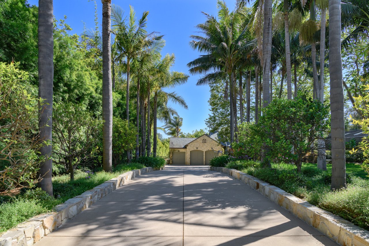 6625 Zumirez Dr
