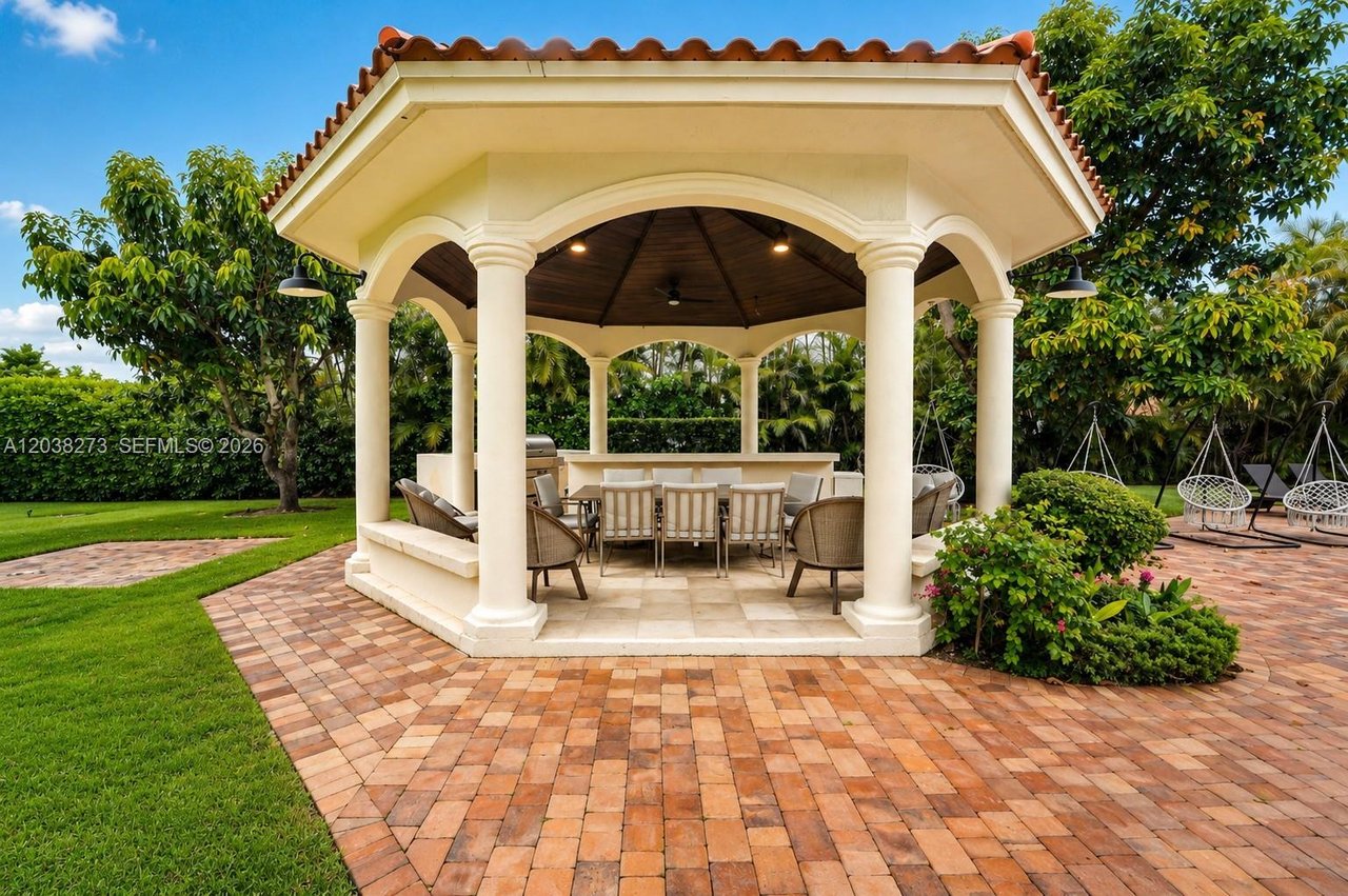 11111-sw-77-avenue-pinecrest-pool-estate-for-sale-backyard