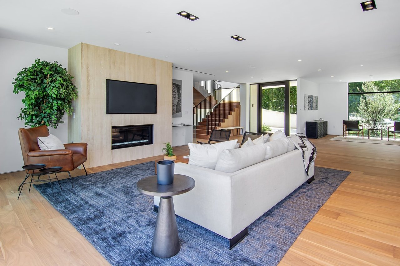 9040 Alto Cedro Drive