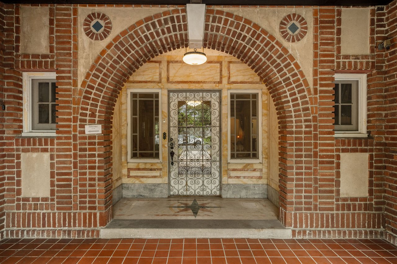 1130 Westchester Pl