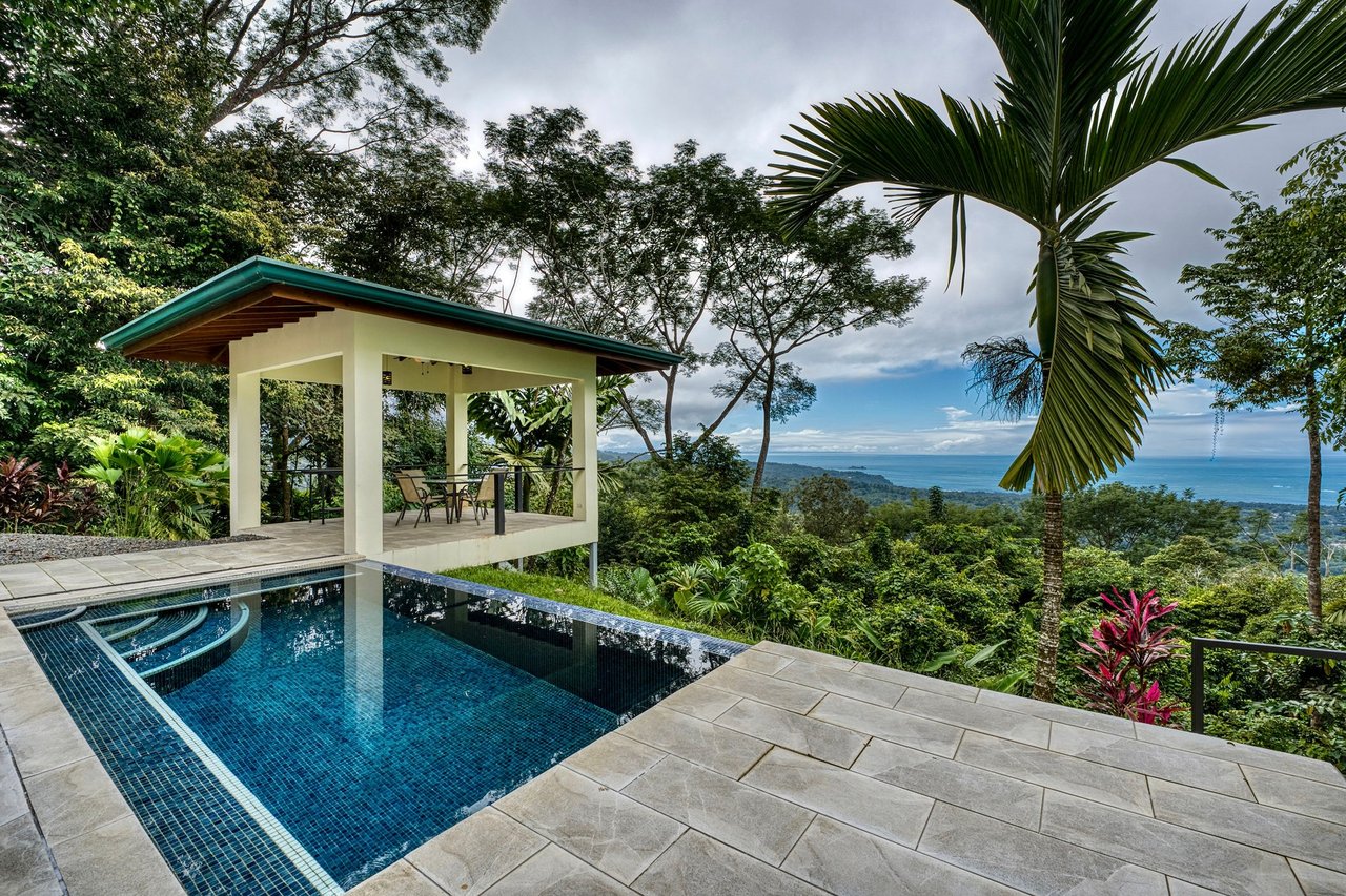 WONDROUS WHALE’S TAIL OCEAN VIEW HOME ABOVE UVITA