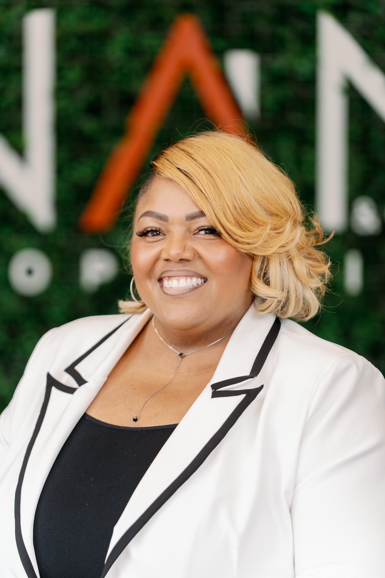 Peaches Brown photo