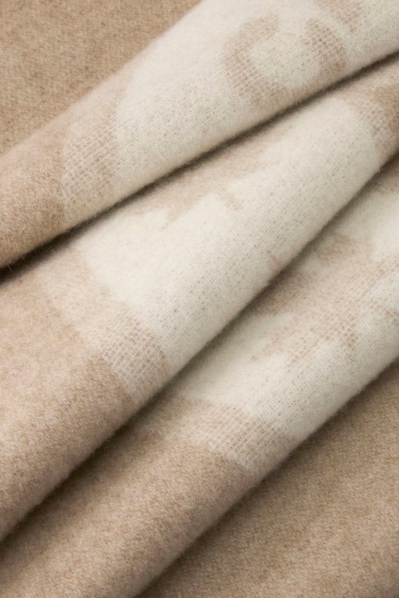 Transform Your Space: 6 Luxurious Designer Throw Blankets You’ll Love