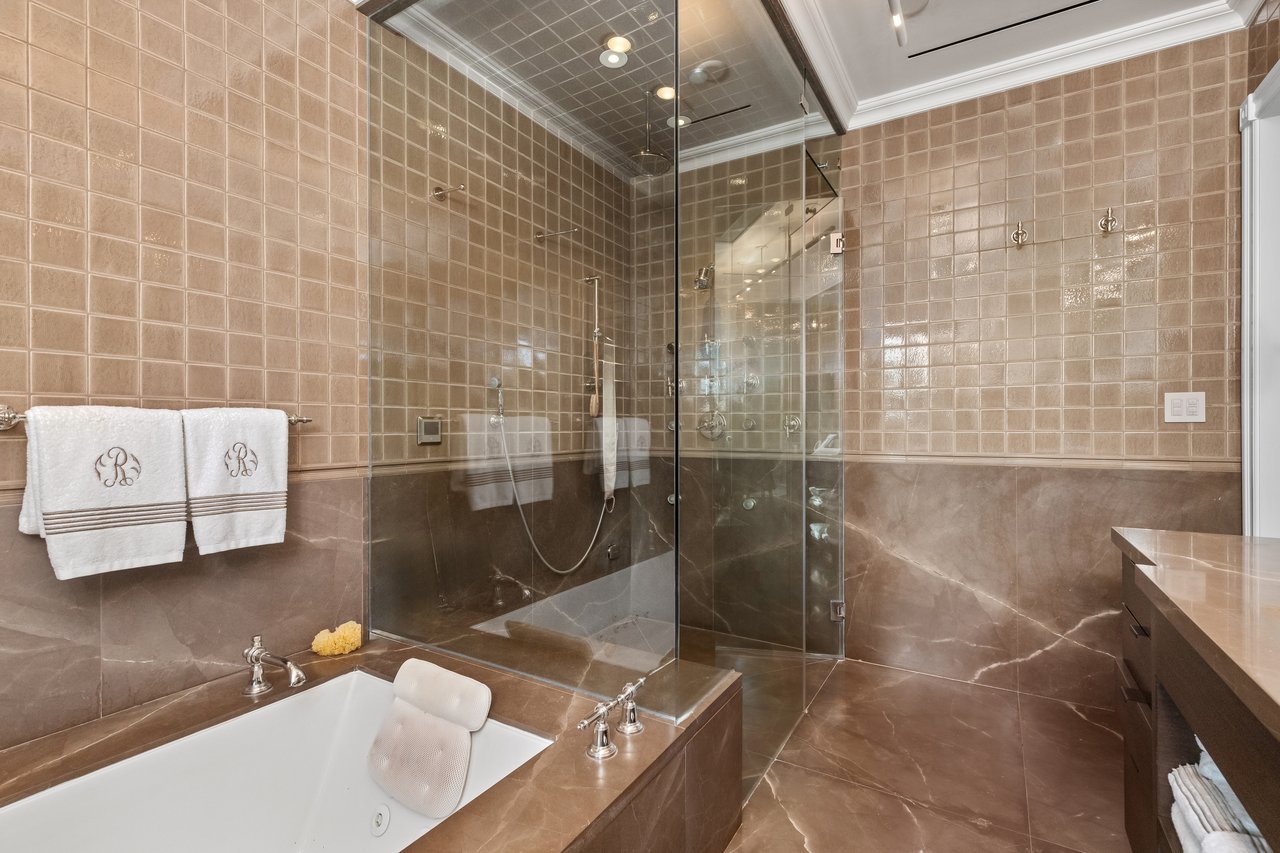 Georgian Waterfront Mansion on Everglades Island