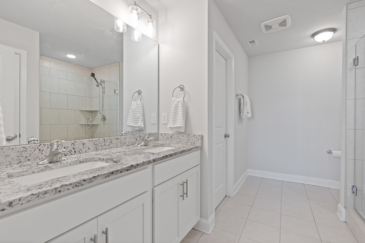 Modern Luxury Meets Spacious Comfort – 5BR/3BA Home