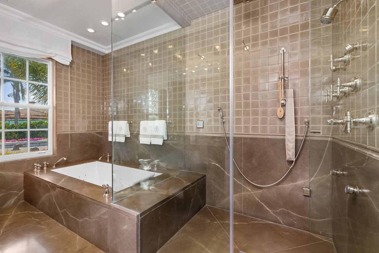 Georgian Waterfront Mansion on Everglades Island