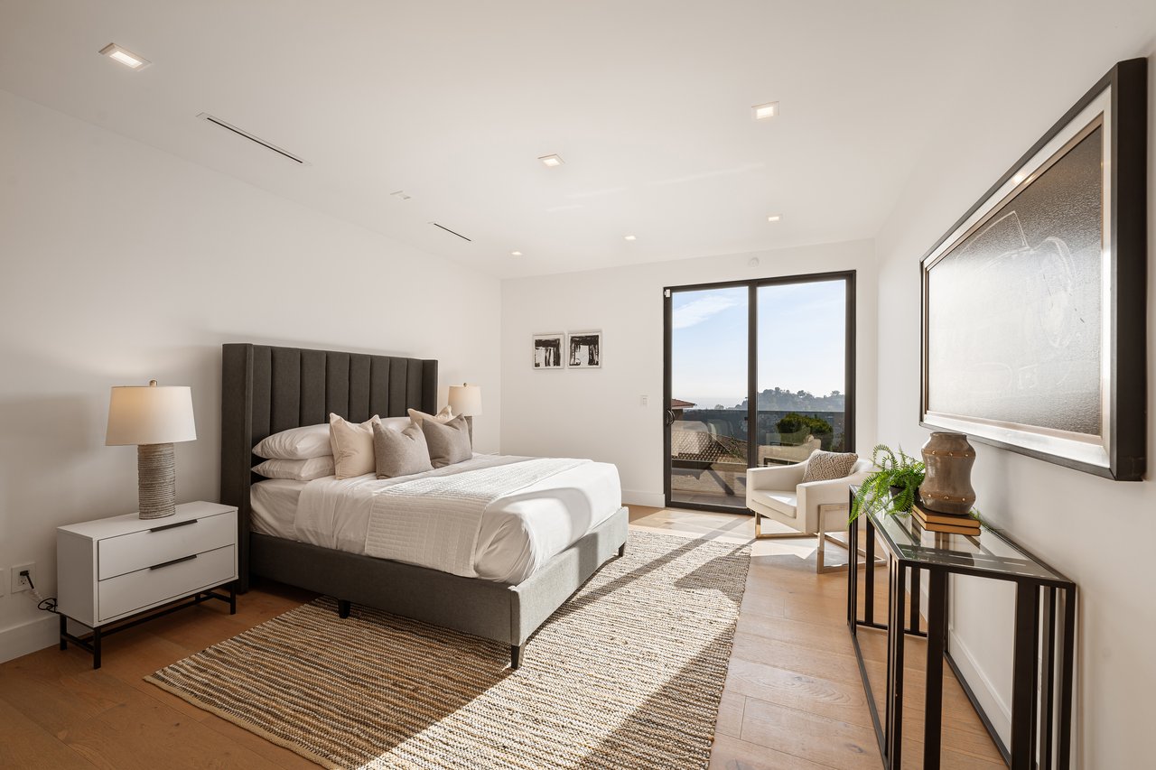 7911 Oceanus Dr, Hollywood HIlls
