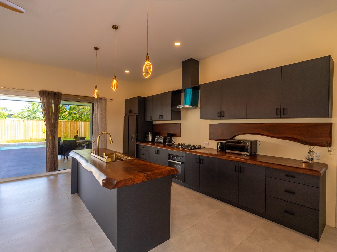 Refined Tropical Home in Uvita, Costa Rica | Walk to Beach & Parque Nacional Marino Ballena