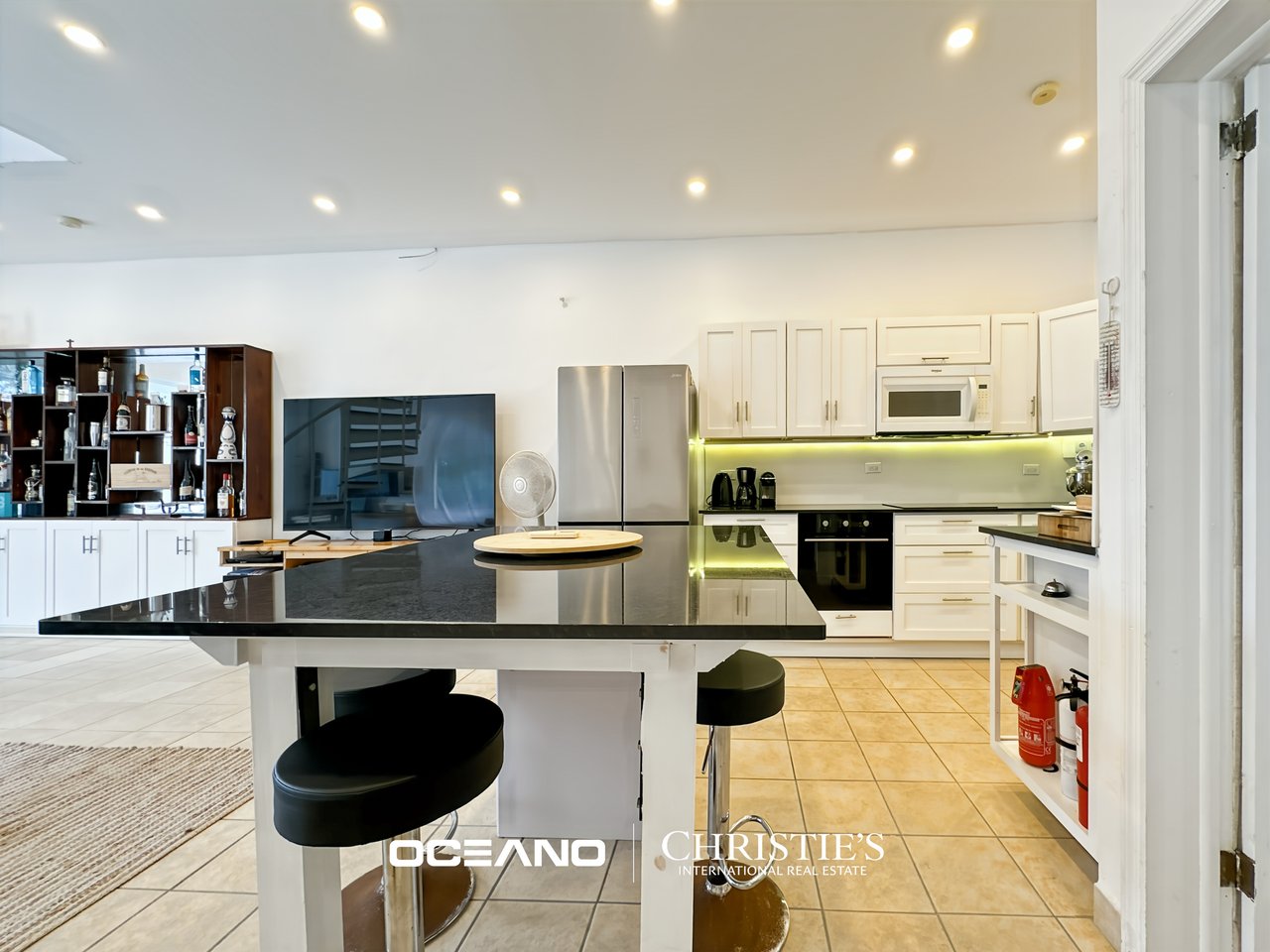POINT PIROUETTE – 2-Bedroom Townhouse with Private Pool
