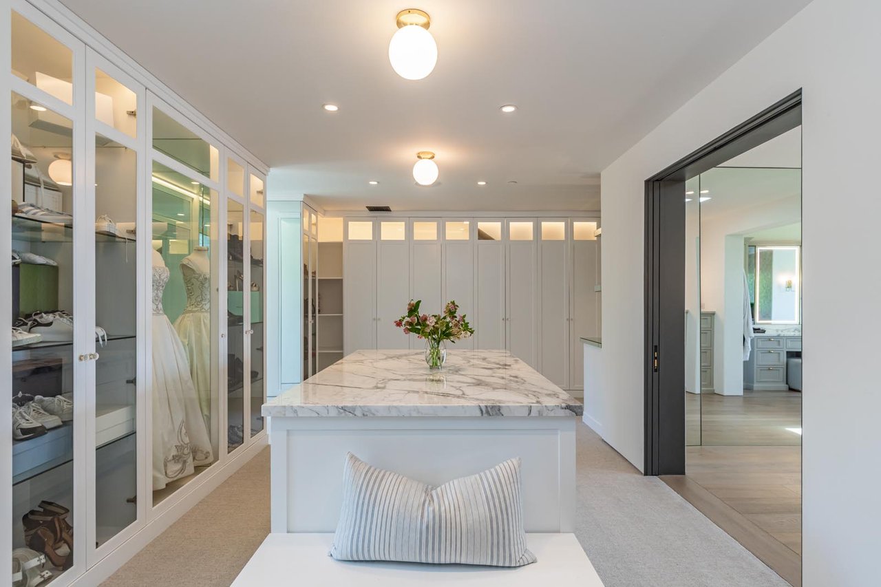 11951 Pinnacle Pl, Beverly Hills