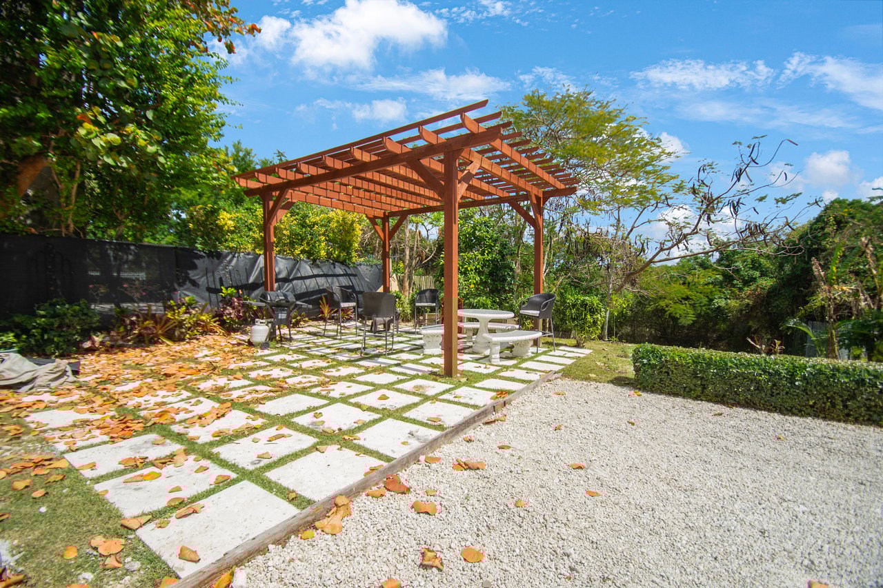 Flamingo Hut